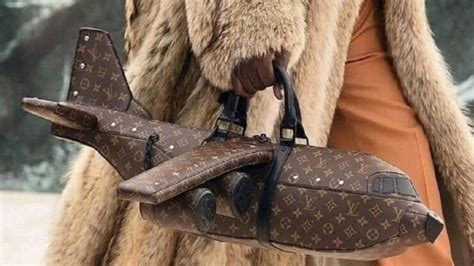 borsa lv aeroplano|L'ultima borsa di Vuitton costa più di un aereo .